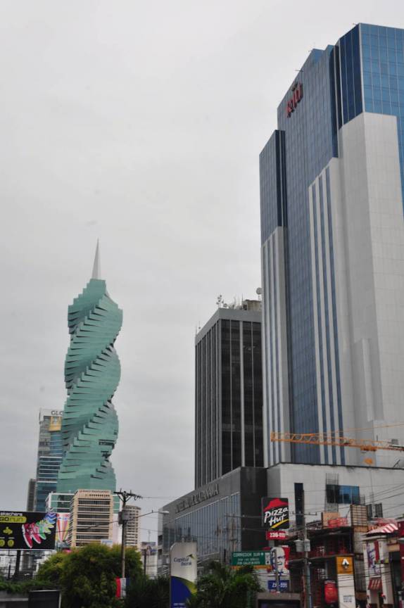 A 'Revolution Tower', um dos marcos arquitetônicos da Cidade do Panamá, capital do país